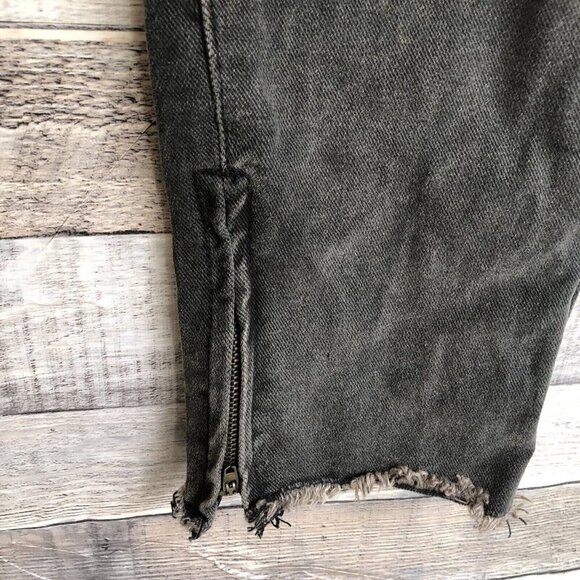 Princess Polly High Rise Distressed Raw Hem Destroyed Ankle Zip Jeans 4 Black - Picture 6 of 12
